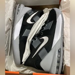 Brand New! Nike Air Max Impact 2
Men’s: size 9
(10.5 in Women's)